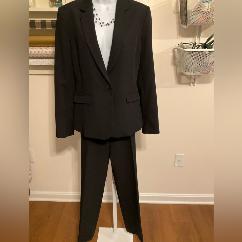 Worthington, black women’s pantsuit, size 8